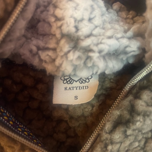 Katydid Sherpa - Picture 2 of 2